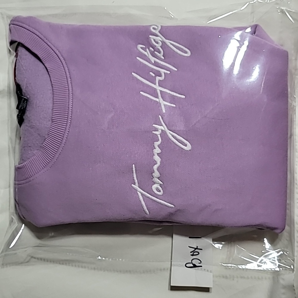 Tommy Hilfiger Sweatshirt, Size Large Long Sleeves, Light Purple - Picture 7 of 7